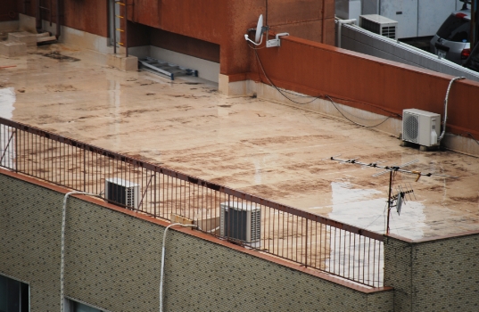 致命的な「雨漏り」を防ぎ、建物の躯体を守る